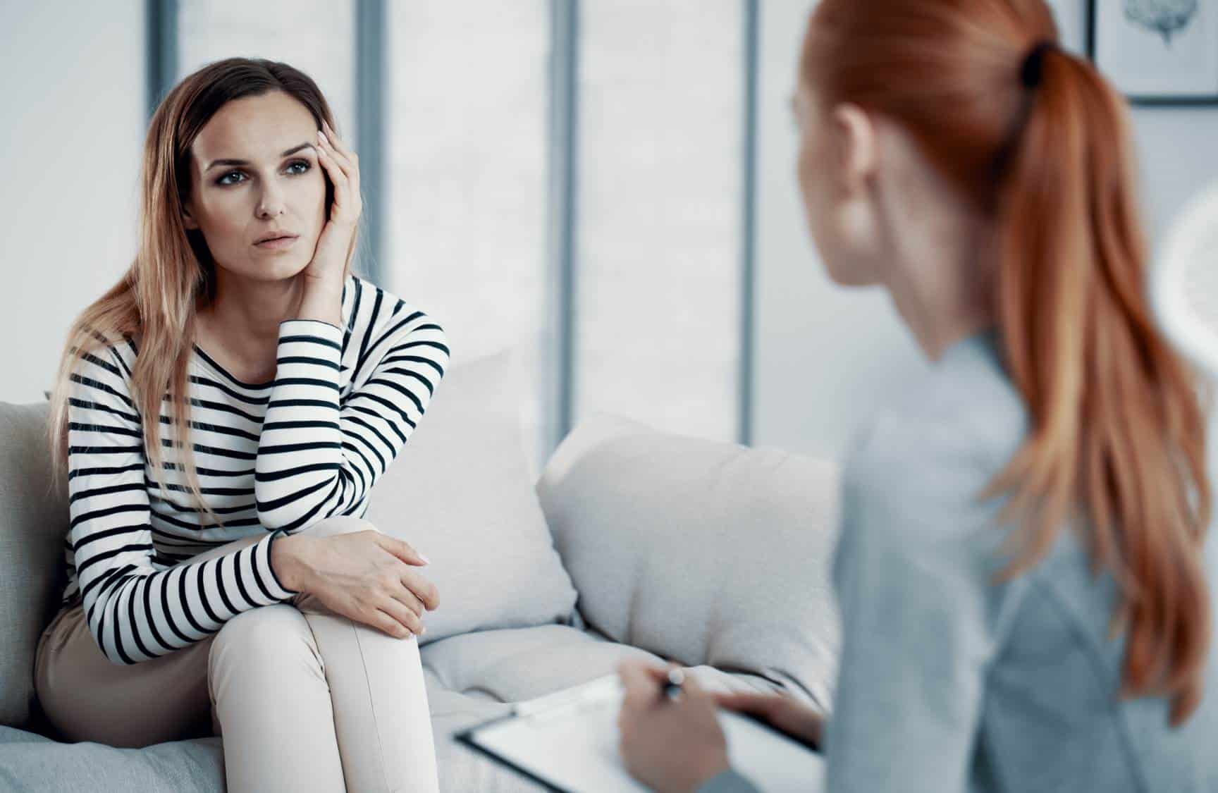 Therapist meeting one-on-one with a client for acute stress disorder treatment in Massachusetts.